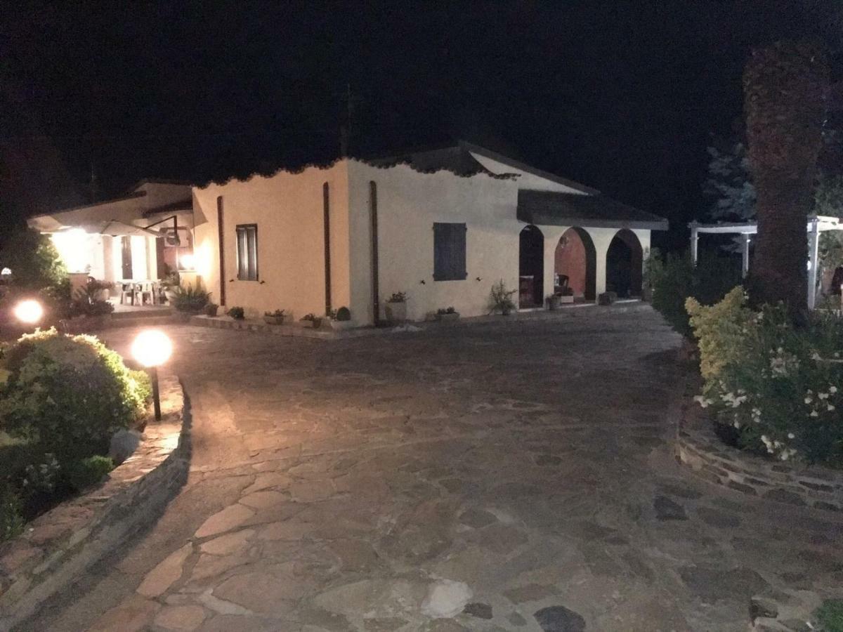 Villa Casa Vacanze La Guzzetta Ranch à Canaglia Extérieur photo